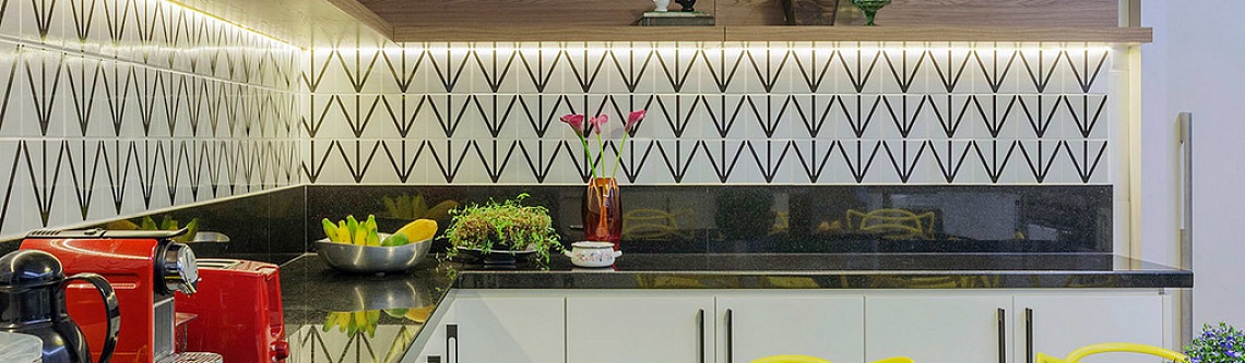 Дизайн плитки для фартука на кухне – какую выбрать